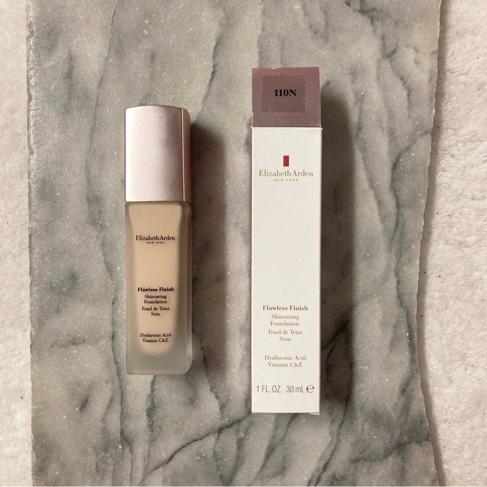 Elizabeth Arden Flawless Finish Skincaring Foundation Shade 110N Neutral New